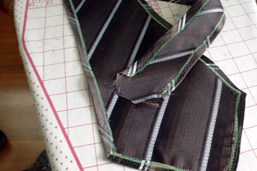 How to Make a Cowl from a Vintage Necktie